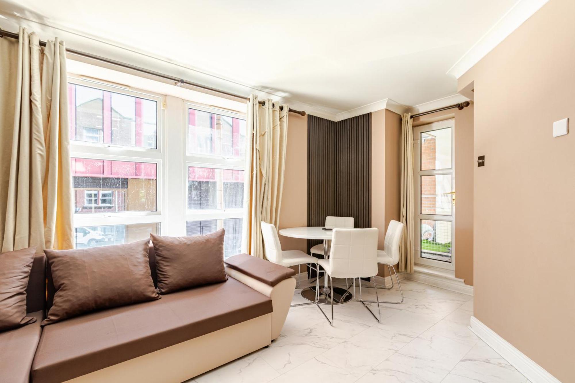 Modern Stylish With Free Parking Apartment Dublin